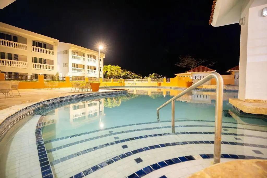 Golden Dream Villas & Studio A/B Pool View イサベラ アパート